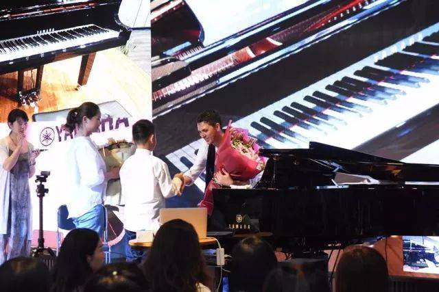 2018年凯发k8亚洲音乐奖学金郑州师范学院启动仪式<br />暨凯发k8海外艺术家爱德华·昆斯音乐会&远程实验公开课圆满结束