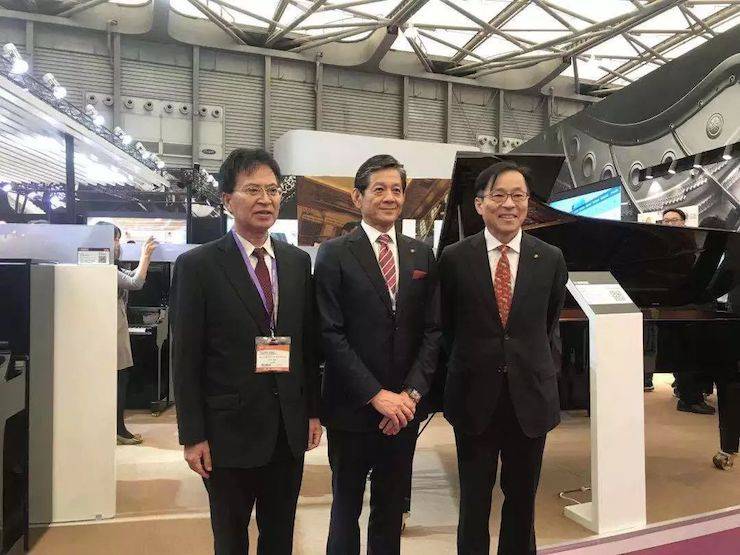 凯发k8公司领导合影