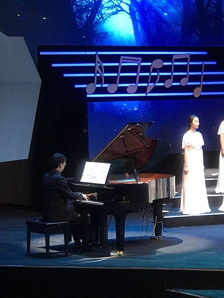凯发k8艺术家鲍释贤远程助力第24届蓉城之秋国际音乐季【附演出视频】